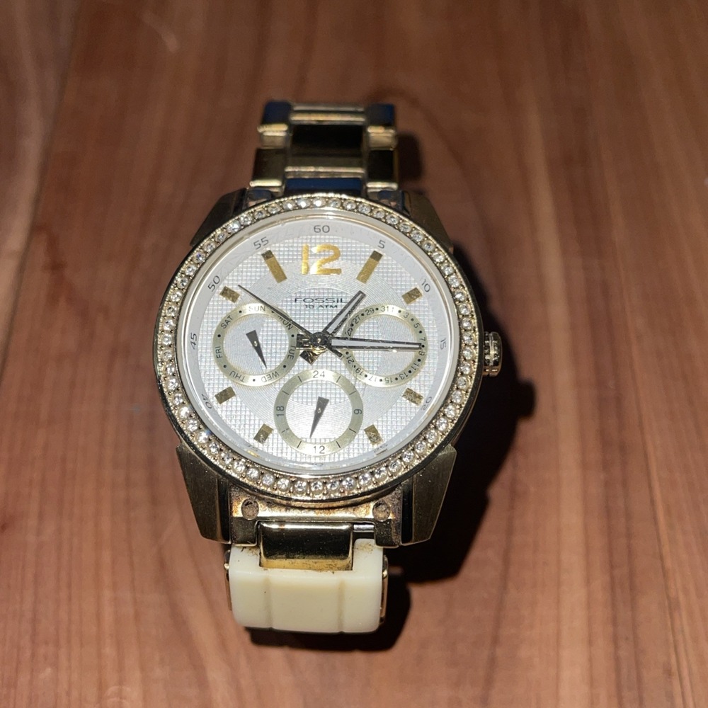 FOSSIL 10 ATM STAINLESS STEEL WOMENS WATCH Color: Gold Silver Needs Battery